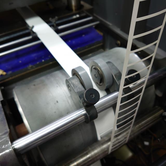 ラミネート装置